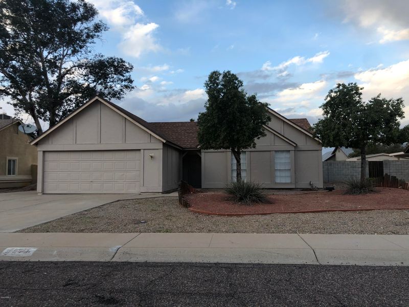 8526 W Charter Oak Rd, Peoria, AZ 85381