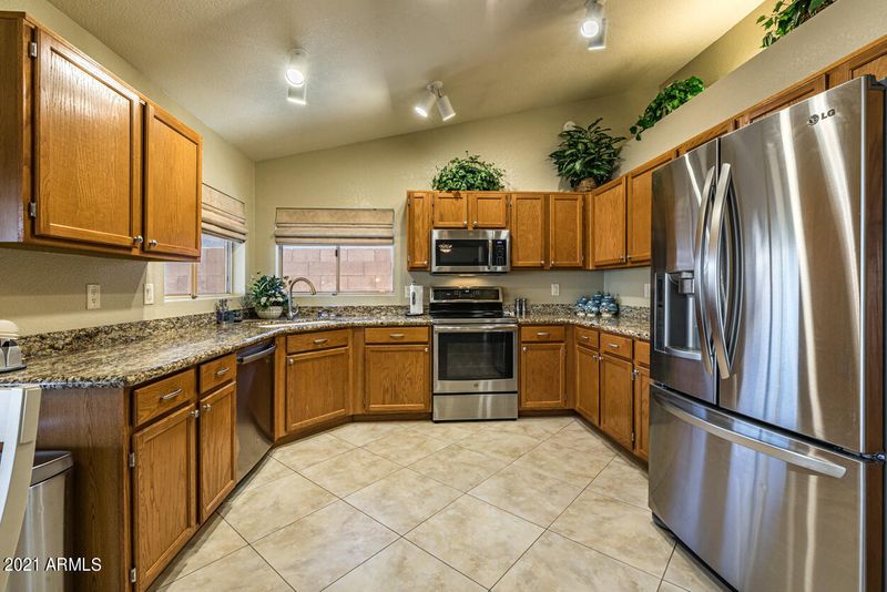8528 W Willow Ave, Peoria, AZ 85381