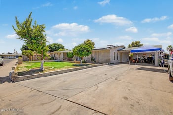 8530 45th Dr, Glendale, AZ 85302