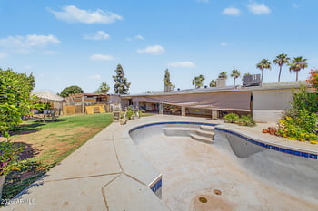 8530 45th Dr, Glendale, AZ 85302