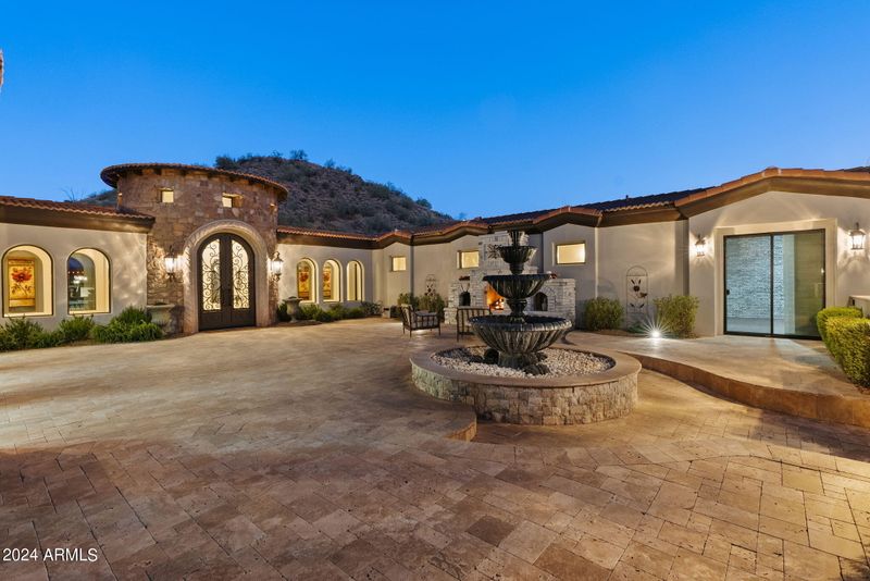 8535 E Regina Cir, Mesa, AZ 85207