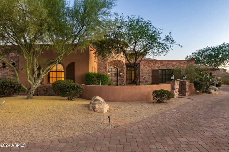 8537 E Los Gatos Dr, Scottsdale, AZ 85255