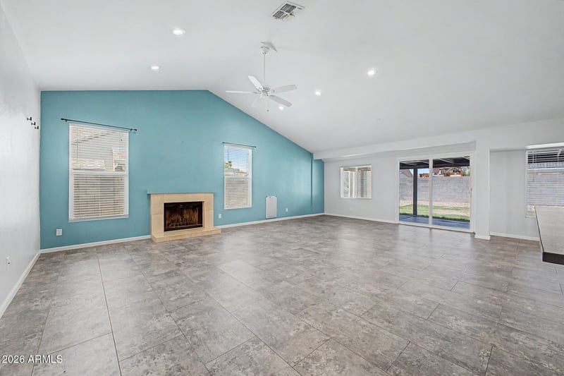 8556 W Charter Oak Rd, Peoria, AZ 85381