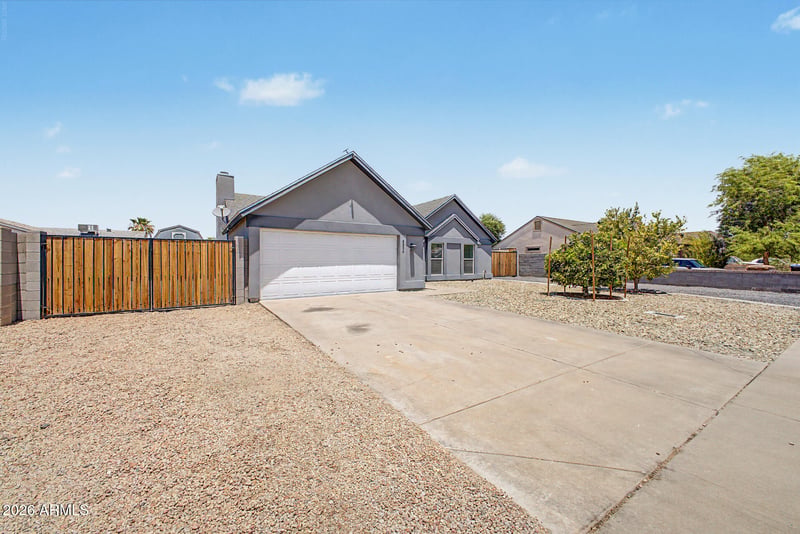 8556 W Charter Oak Rd, Peoria, AZ 85381