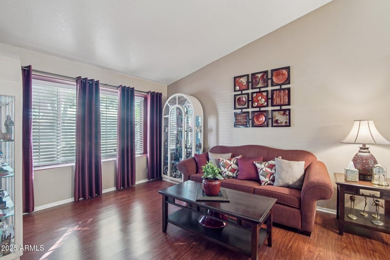 8562 Tuckey Ln, Glendale, AZ 85305