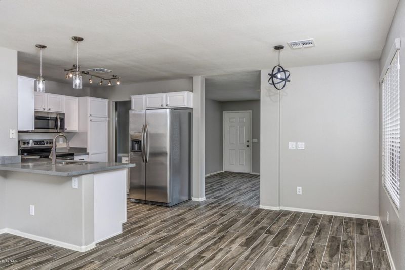 8563 W Eva St, Peoria, AZ 85345
