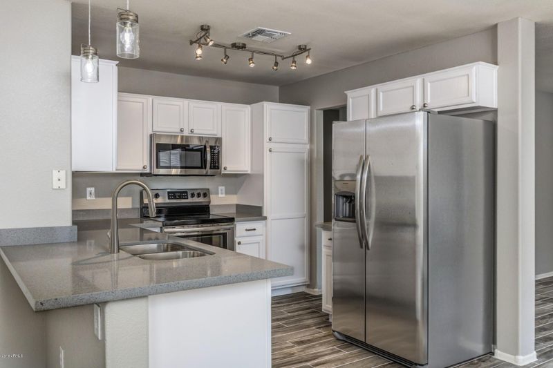 8563 W Eva St, Peoria, AZ 85345