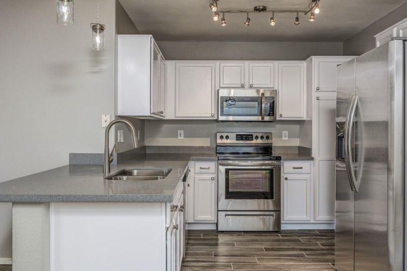 8563 W Eva St, Peoria, AZ 85345