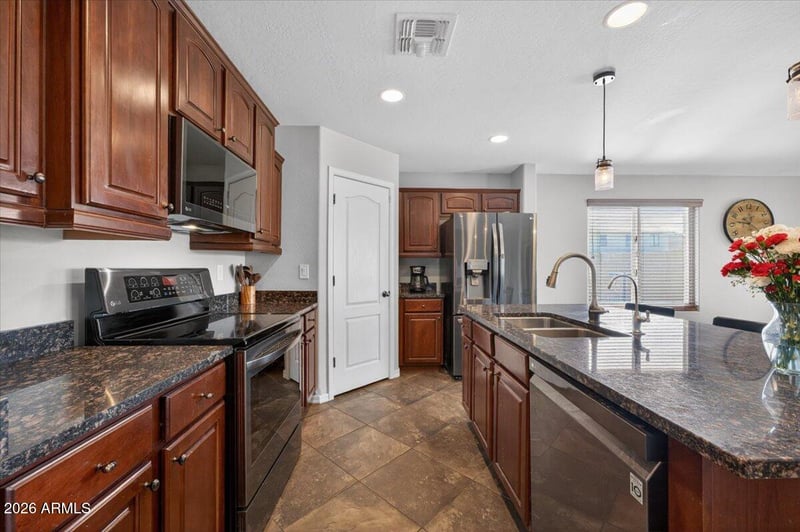 859 Desert Seasons Dr, San Tan Valley, AZ 85143