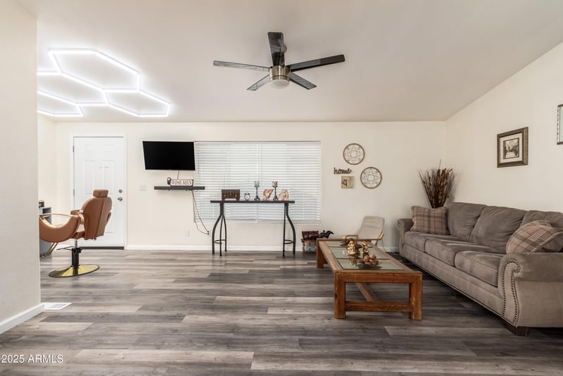 8601 N 103rd Ave #210, Peoria, AZ 85345
