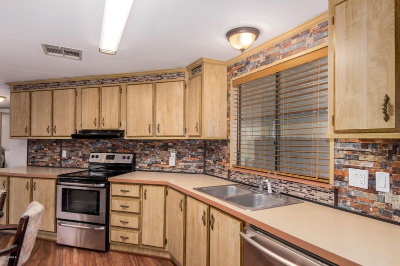 8601 N 103rd Ave #80, Peoria, AZ 85345
