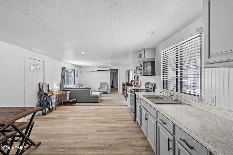 8601 N 71st Ave #140, Glendale, AZ 85301