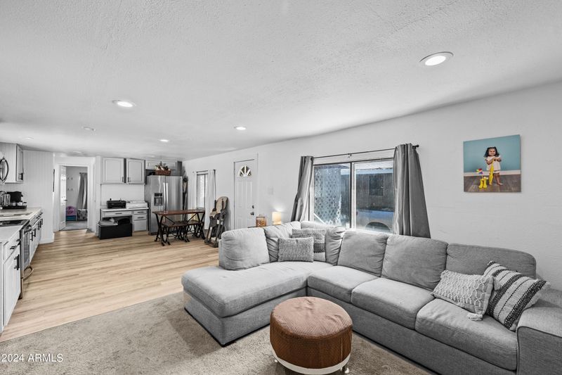 8601 N 71st Ave #140, Glendale, AZ 85301