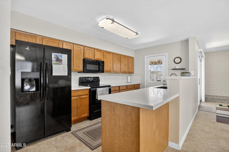 8607 53rd Dr, Glendale, AZ 85302