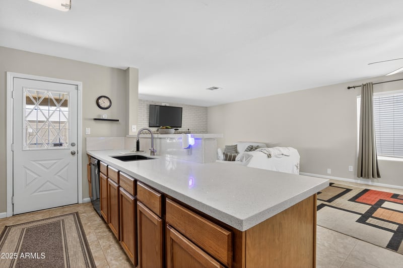 8607 53rd Dr, Glendale, AZ 85302