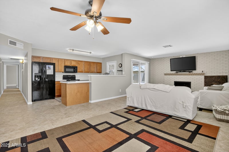 8607 53rd Dr, Glendale, AZ 85302