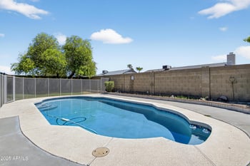 8607 53rd Dr, Glendale, AZ 85302
