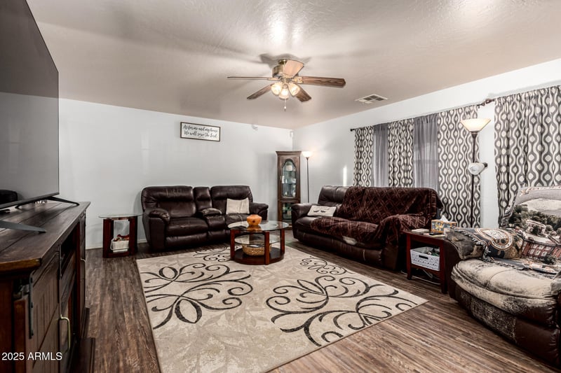 8607 68th Dr, Peoria, AZ 85345