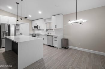 8610 68th Ln, Peoria, AZ 85345