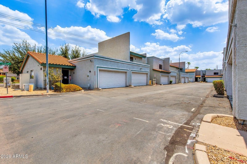 8611 N 67th Dr, Peoria, AZ 85345