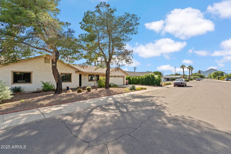 8611 Vista Dr, Scottsdale, AZ 85250