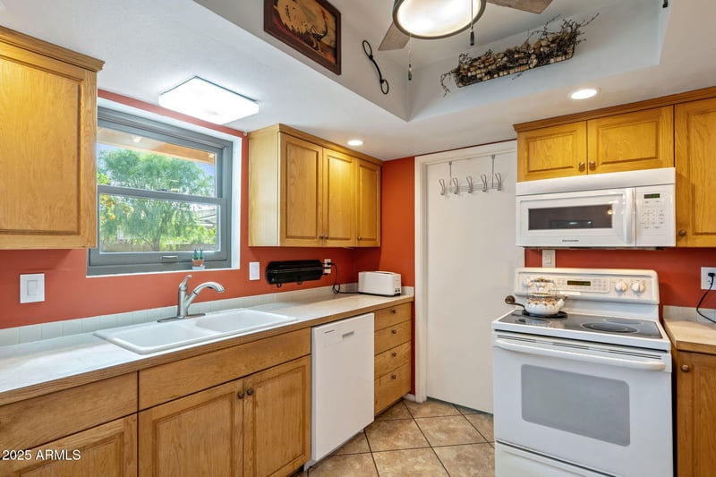 8611 Vista Dr, Scottsdale, AZ 85250