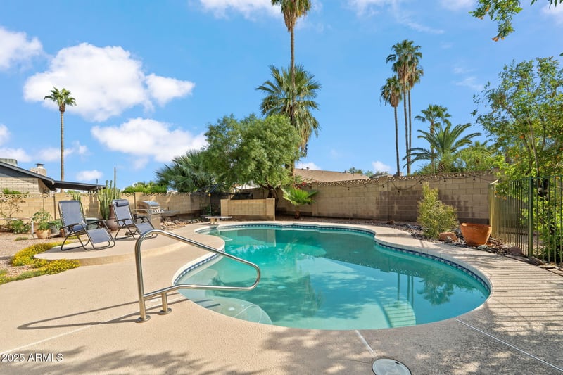 8611 Vista Dr, Scottsdale, AZ 85250