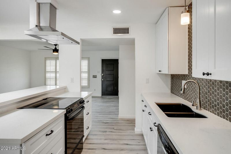 8613 E Chaparral Rd, Scottsdale, AZ 85250