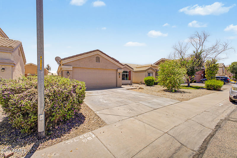 8613 W Crown King Rd, Tolleson, AZ 85353