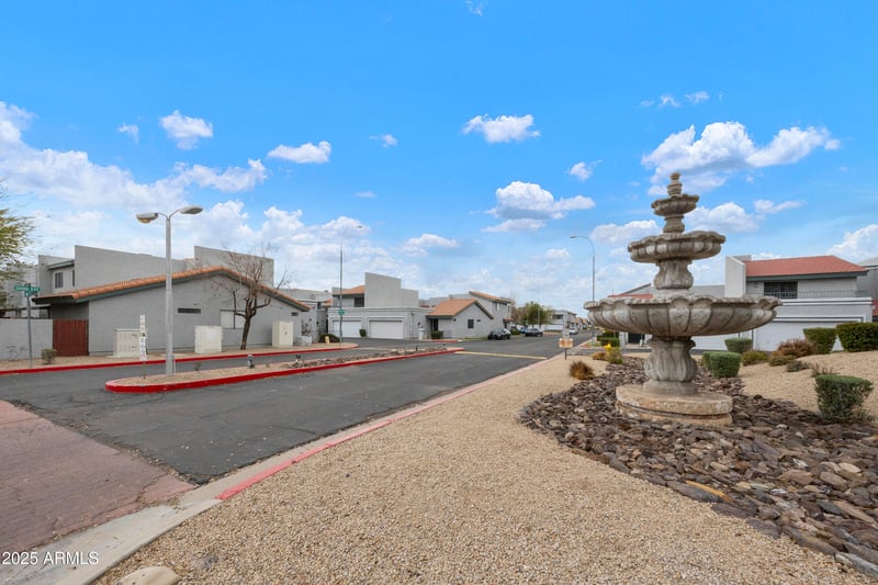 8614 67th Dr, Peoria, AZ 85345
