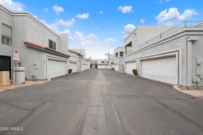 8614 67th Dr, Peoria, AZ 85345