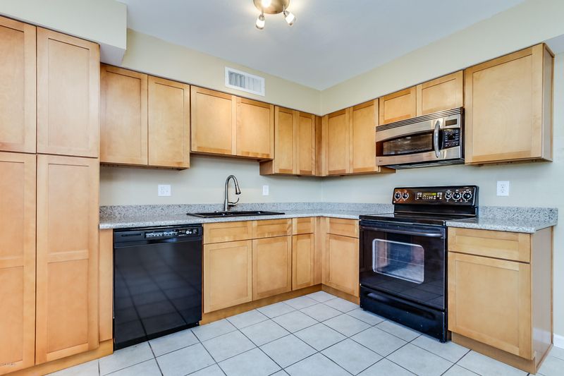 8614 W Piccadilly Rd, Phoenix, AZ 85037