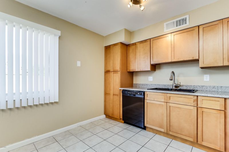 8614 W Piccadilly Rd, Phoenix, AZ 85037