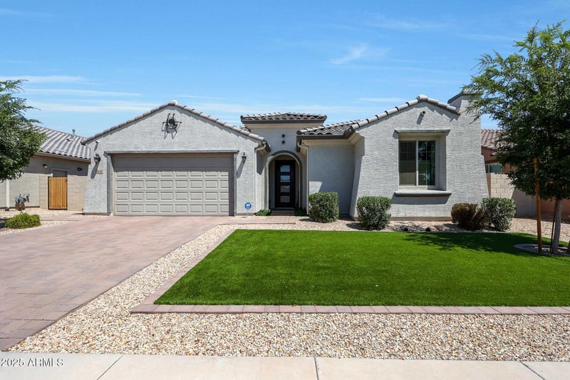 8616 Rancho Dr, Glendale, AZ 85305
