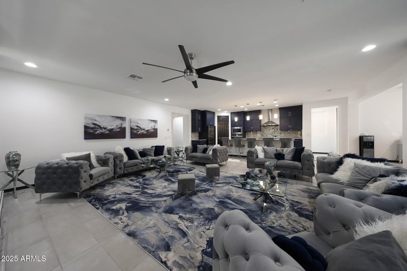 8616 Rancho Dr, Glendale, AZ 85305
