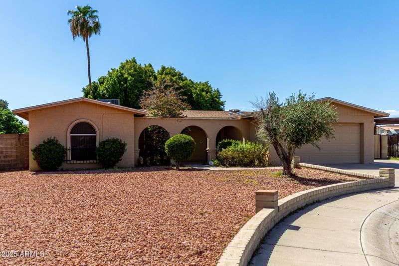 8618 43rd Dr, Glendale, AZ 85302