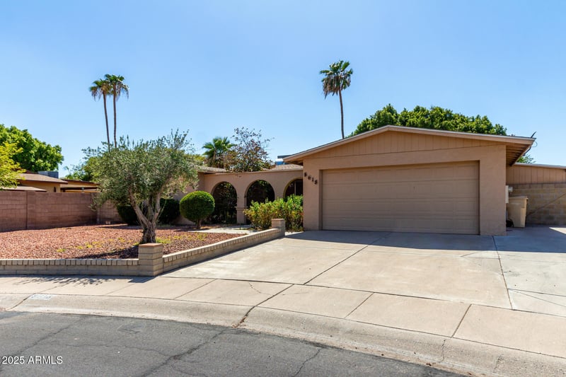 8618 43rd Dr, Glendale, AZ 85302