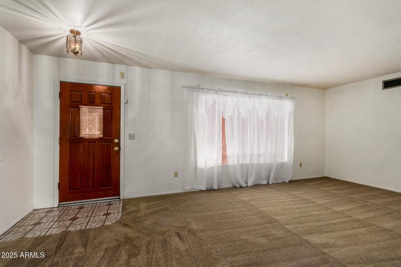 8618 43rd Dr, Glendale, AZ 85302