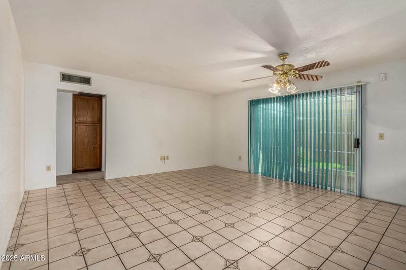 8618 43rd Dr, Glendale, AZ 85302
