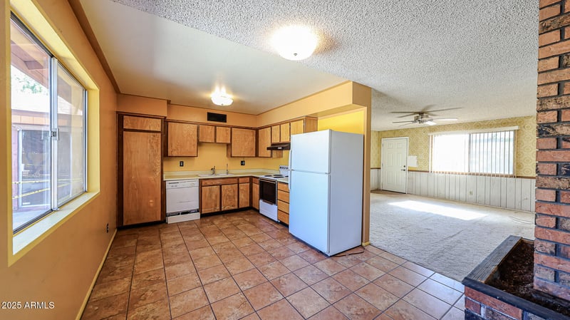 8618 Clarendon Ave, Phoenix, AZ 85037