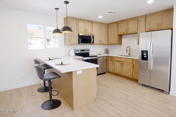 8618 Clarendon Ave, Phoenix, AZ 85037