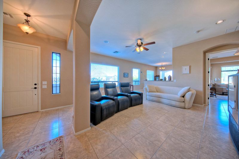 8620 E Indigo St, Mesa, AZ 85207