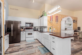 8622 Shaw Butte Dr, Peoria, AZ 85345