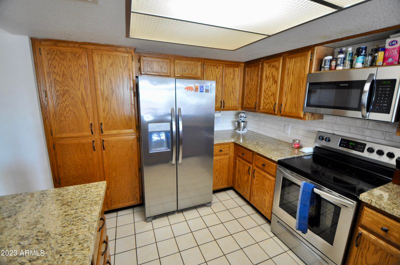 8624 N Shadow Ln, Peoria, AZ 85345