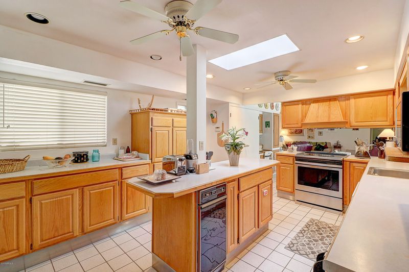 8625 N 7th Ave, Phoenix, AZ 85021
