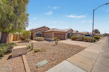 8625 Paradise Dr, Peoria, AZ 85345