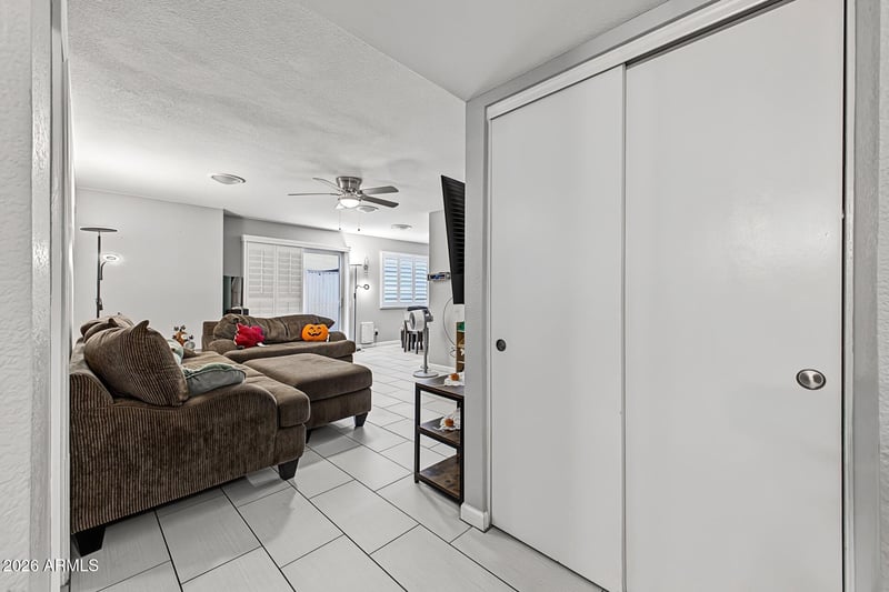 8627 N Shadow Ln, Peoria, AZ 85345