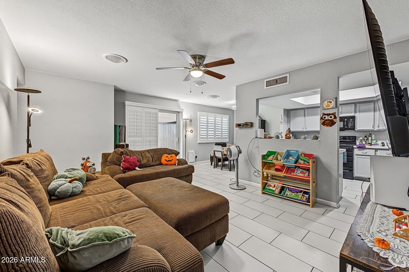 8627 N Shadow Ln, Peoria, AZ 85345