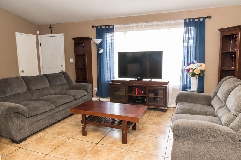 8628 N 35th Dr, Phoenix, AZ 85051