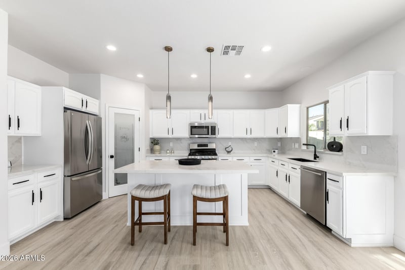 863 Megan Dr, San Tan Valley, AZ 85140